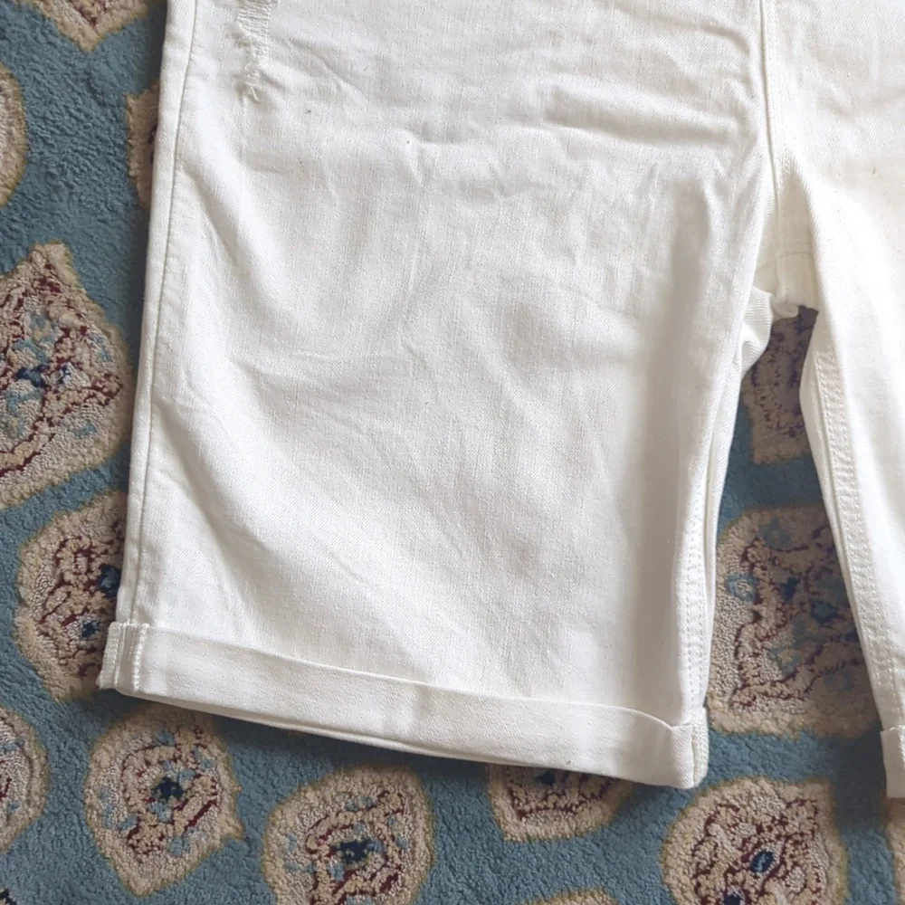 Women's Old Navy High Rise Bermuda Shorts NWT - Picture 3 of 7